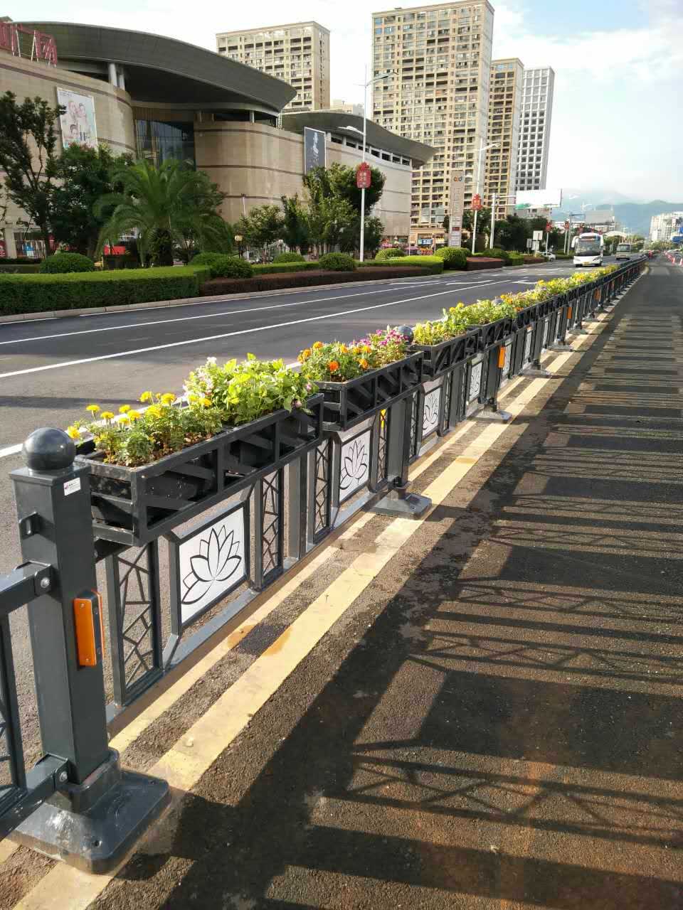 不銹鋼道路護(hù)欄